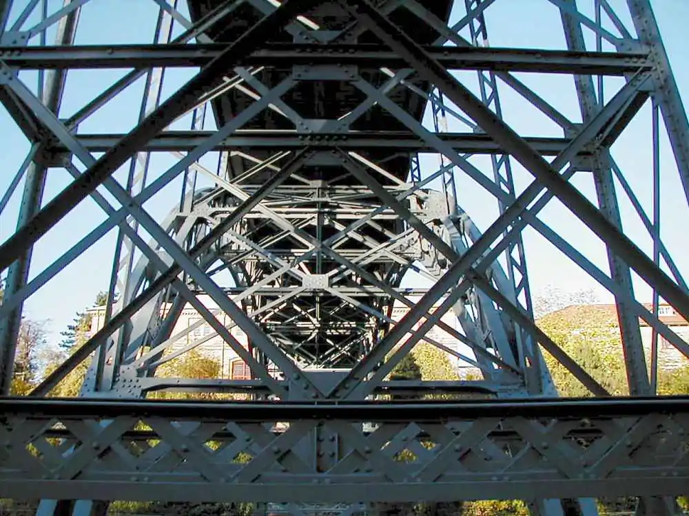 Elastometal aplikovaný na mostnej. oceľ konštrukcií
