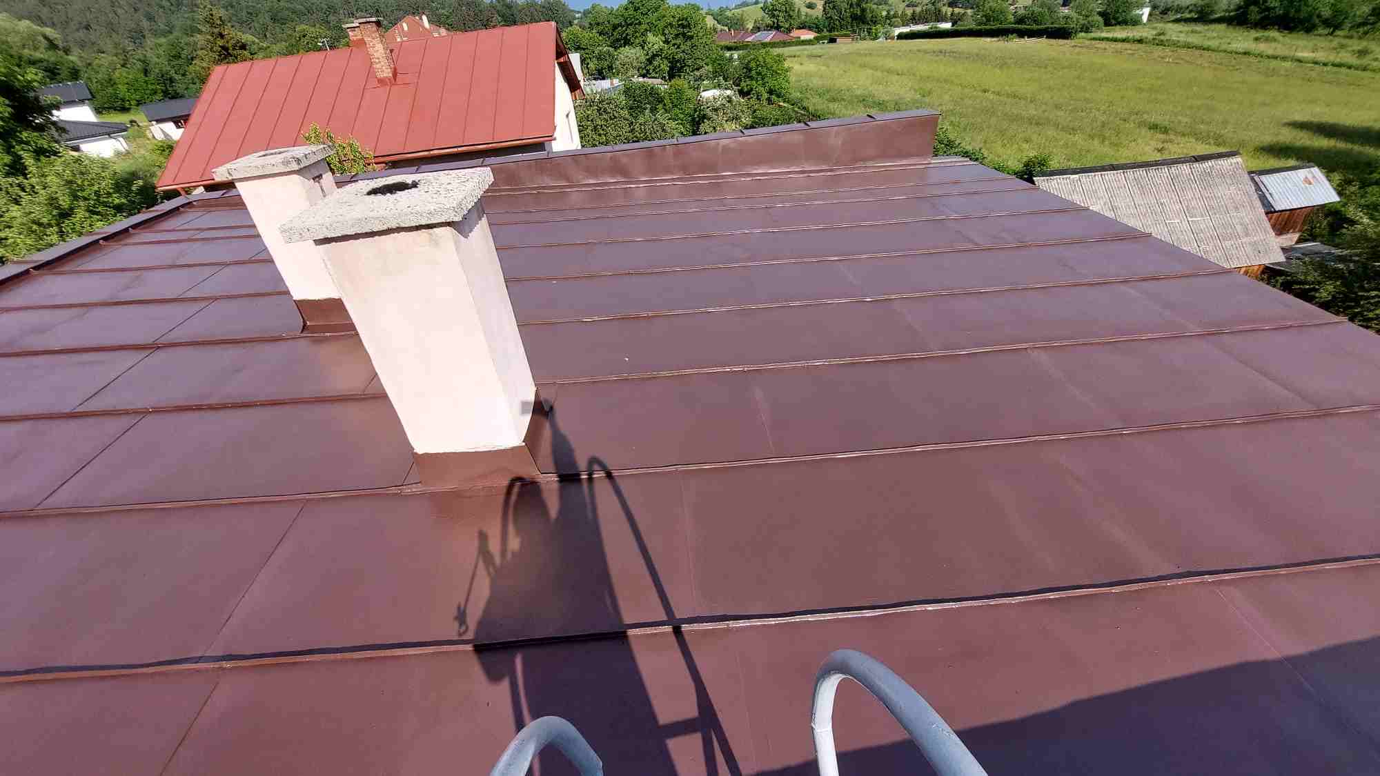 Elastometal_po aplikácií na plechovej streche s minimálnym spádom